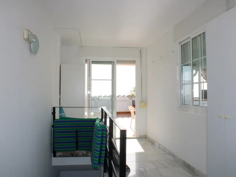 Townhouse with three apartments in excellent condition and best location in Maro, roof terrace with 360 degree views of the Mediterranean Sea and surrounding mountains. The house has a total of 4 bedrooms, 3 bathrooms and 1 toilet. Tourist license availab