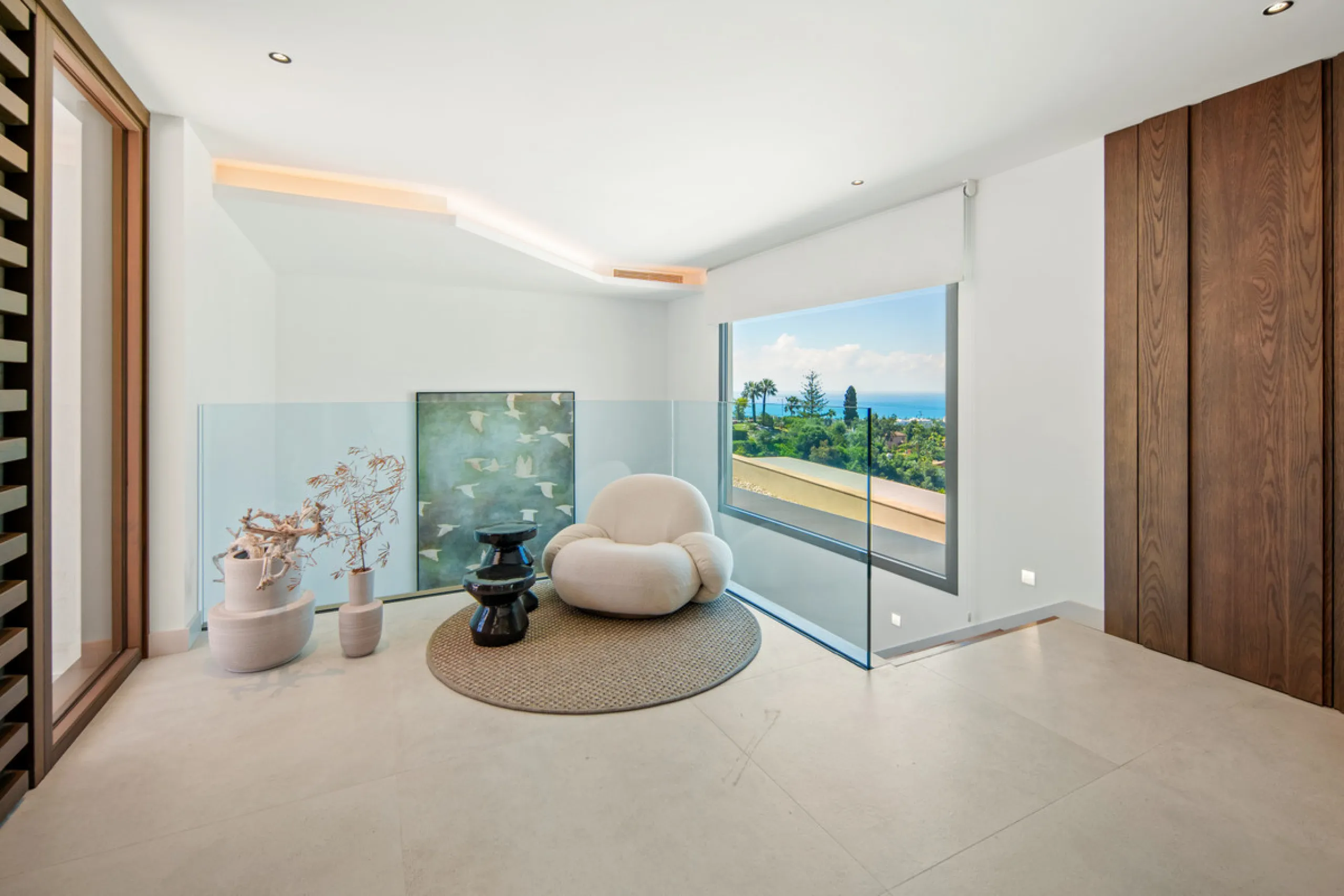 Set on a south-facing plot of over 1,000 m², this newly built villa delivers sweeping views of the Mediterranean Sea and surrounding mountains. Developed by Sands Villas and designed by Gonzalez Jacobson, the property combines sharp modern architecture wi
