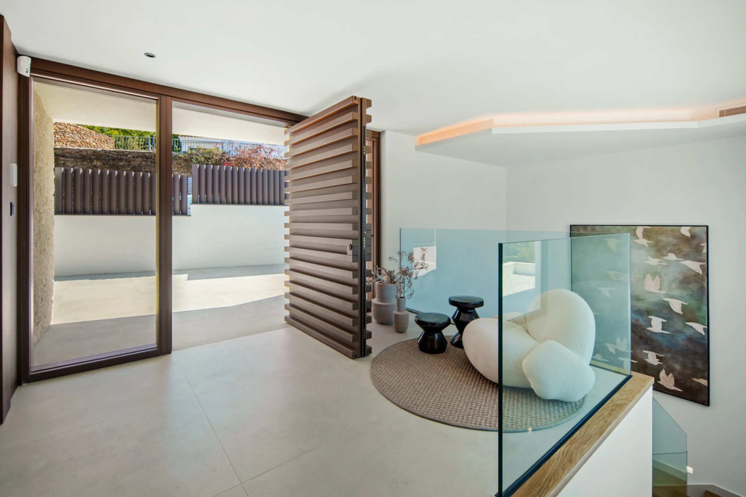 Set on a south-facing plot of over 1,000 m², this newly built villa delivers sweeping views of the Mediterranean Sea and surrounding mountains. Developed by Sands Villas and designed by Gonzalez Jacobson, the property combines sharp modern architecture wi