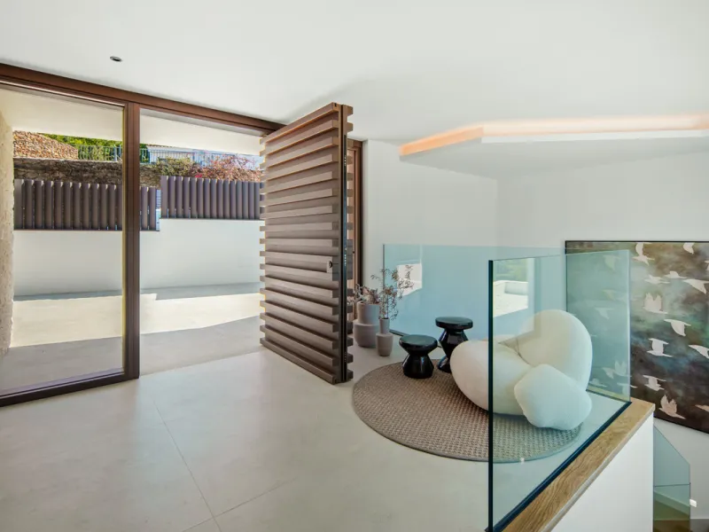Set on a south-facing plot of over 1,000 m², this newly built villa delivers sweeping views of the Mediterranean Sea and surrounding mountains. Developed by Sands Villas and designed by Gonzalez Jacobson, the property combines sharp modern architecture wi