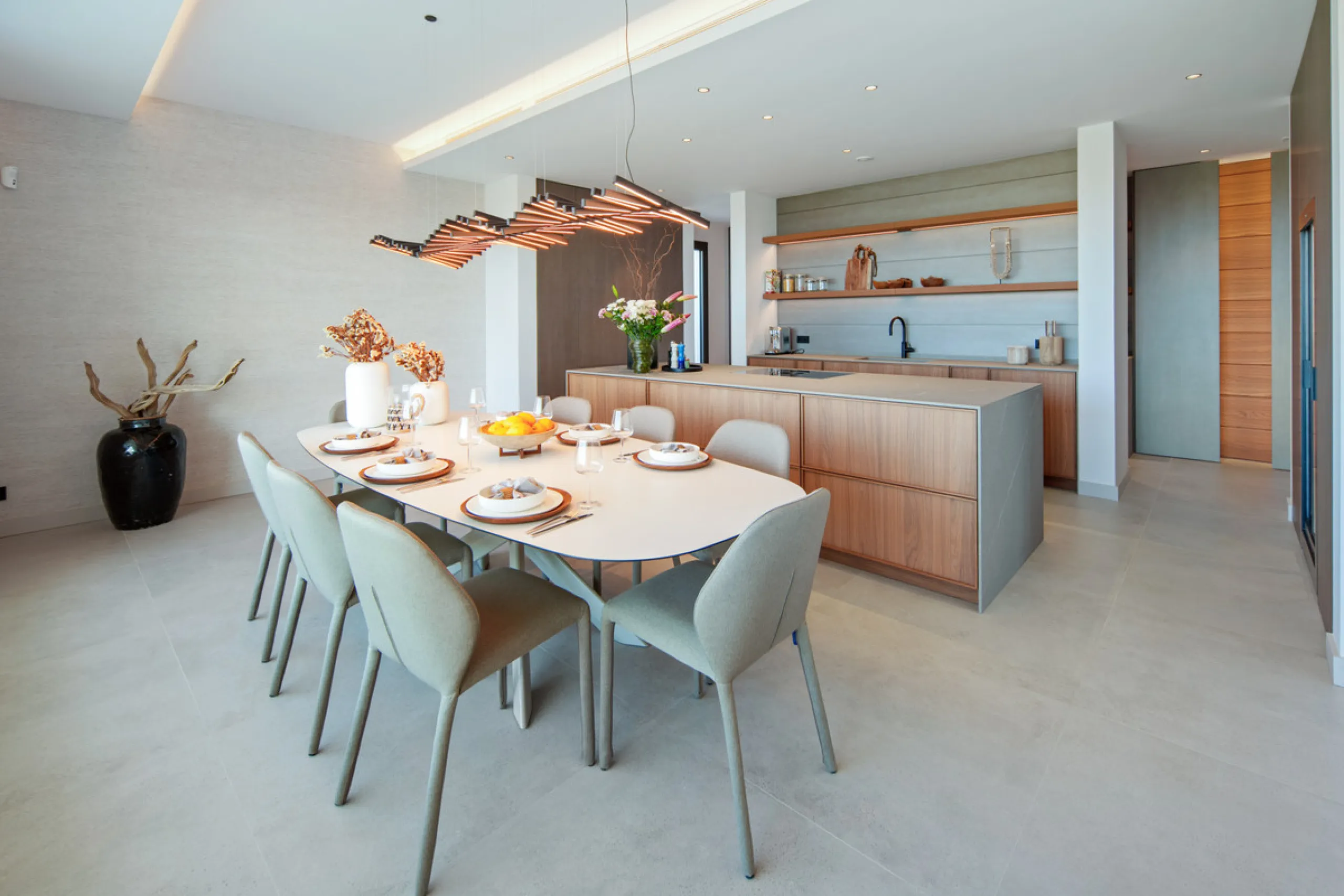 Set on a south-facing plot of over 1,000 m², this newly built villa delivers sweeping views of the Mediterranean Sea and surrounding mountains. Developed by Sands Villas and designed by Gonzalez Jacobson, the property combines sharp modern architecture wi