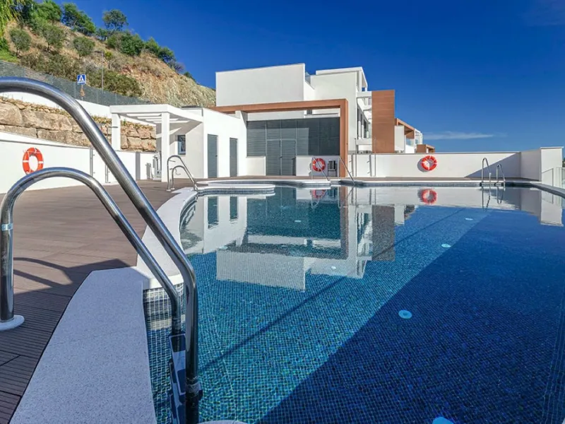 Contemporary Apartment with Exceptional 100 m² Terrace & Sea Views – Benahavís / Marbella