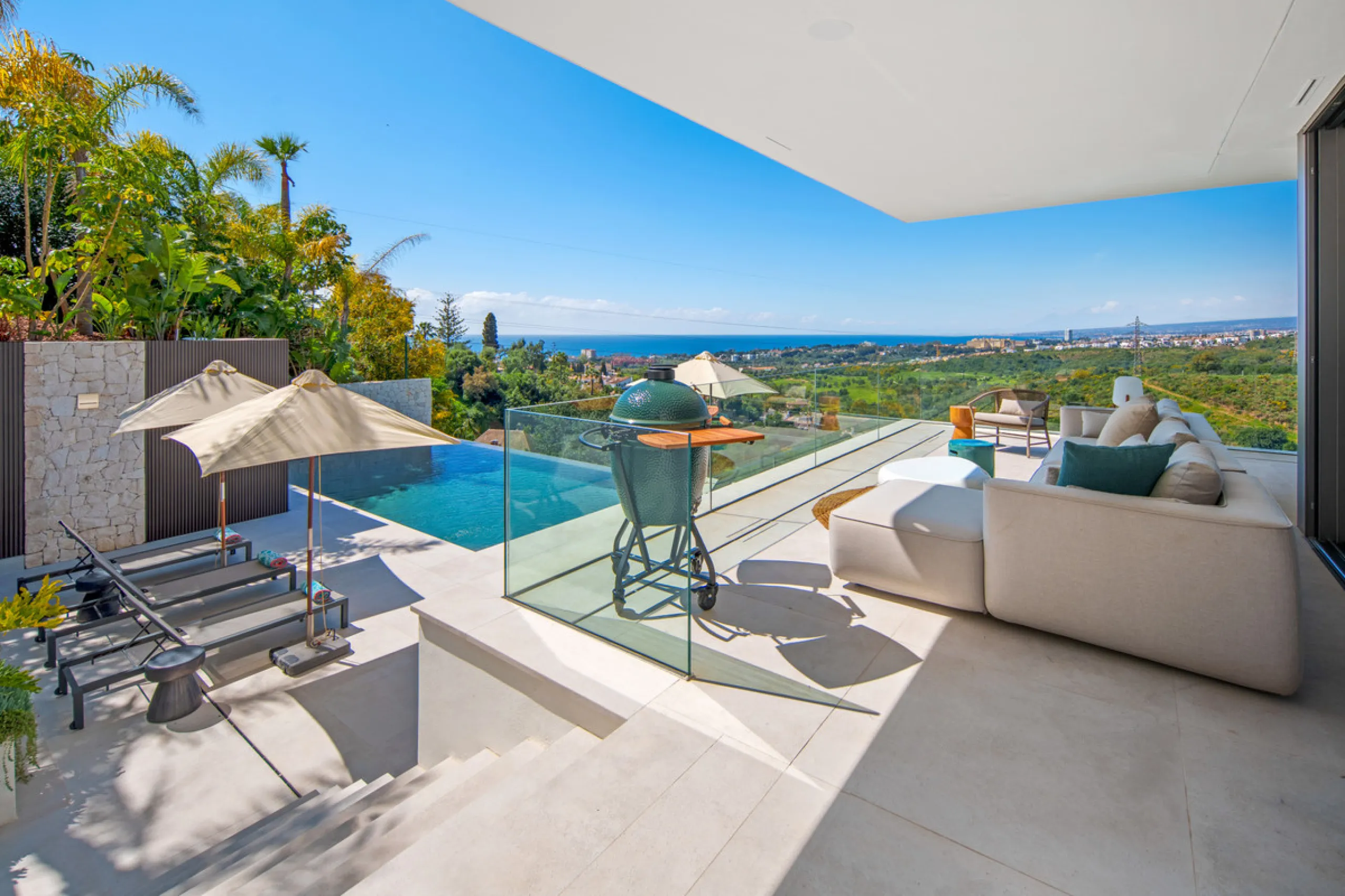 Set on a south-facing plot of over 1,000 m², this newly built villa delivers sweeping views of the Mediterranean Sea and surrounding mountains. Developed by Sands Villas and designed by Gonzalez Jacobson, the property combines sharp modern architecture wi