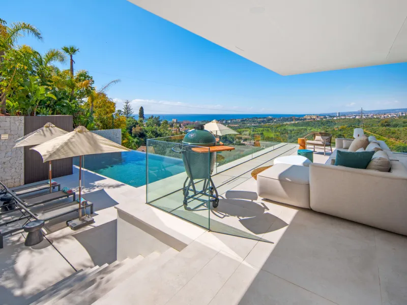 Set on a south-facing plot of over 1,000 m², this newly built villa delivers sweeping views of the Mediterranean Sea and surrounding mountains. Developed by Sands Villas and designed by Gonzalez Jacobson, the property combines sharp modern architecture wi