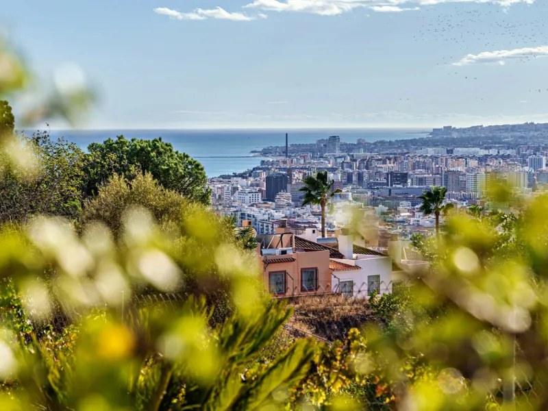 House - Detached Villa в продаже в Ciudad Jardín, Málaga. В доме 3 спален и 2 ванных комнат. Площадь дома 336 м². Площадь участка 533 м²