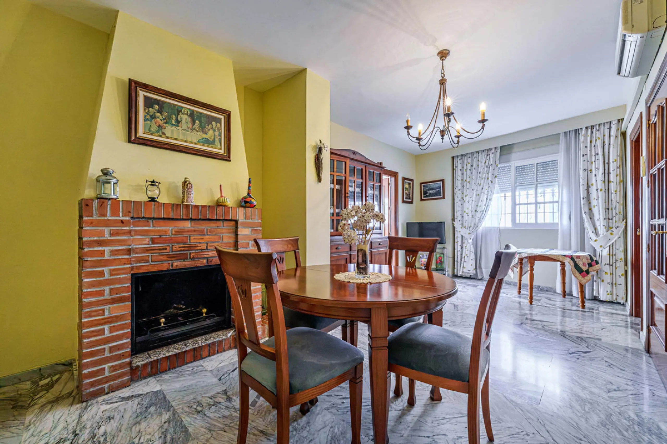 House - Detached Villa в продаже в Ciudad Jardín, Málaga. В доме 3 спален и 2 ванных комнат. Площадь дома 336 м². Площадь участка 533 м²