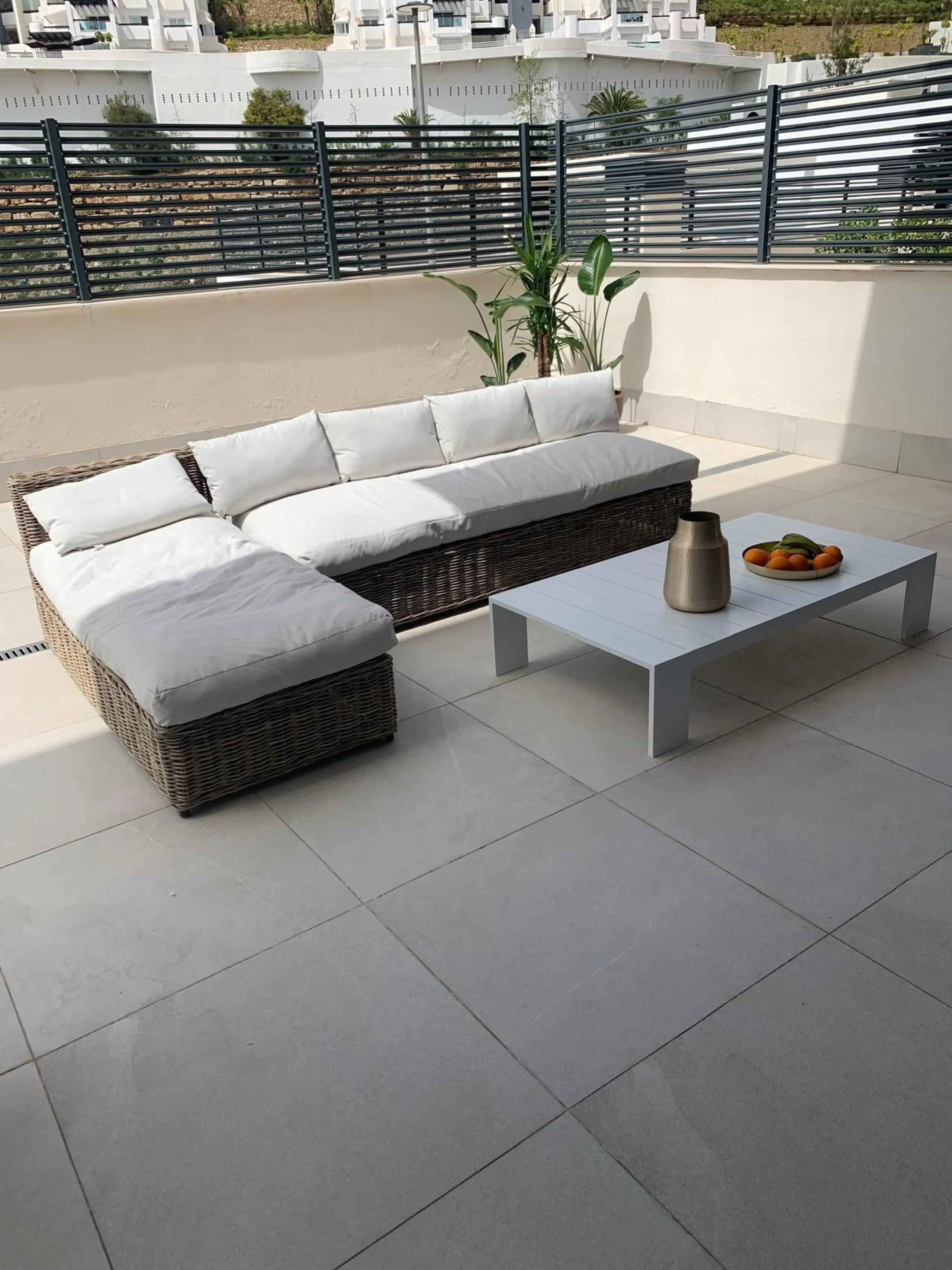 Contemporary Apartment with Exceptional 100 m² Terrace & Sea Views – Benahavís / Marbella