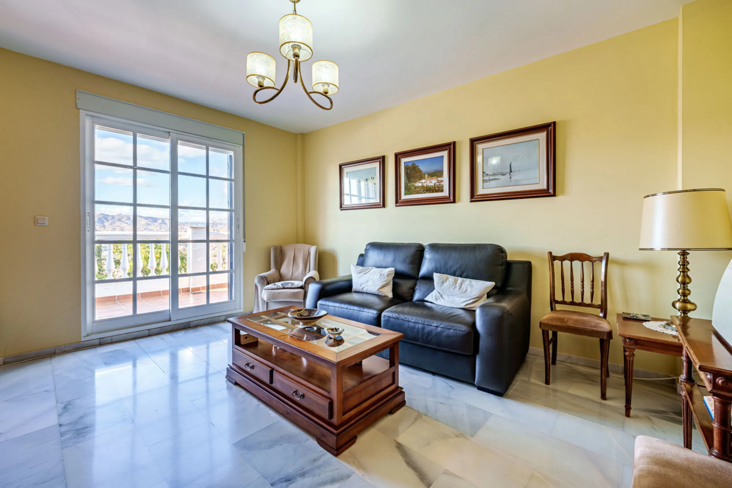 House - Detached Villa в продаже в Ciudad Jardín, Málaga. В доме 3 спален и 2 ванных комнат. Площадь дома 336 м². Площадь участка 533 м²