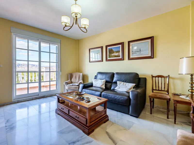 House - Detached Villa в продаже в Ciudad Jardín, Málaga. В доме 3 спален и 2 ванных комнат. Площадь дома 336 м². Площадь участка 533 м²