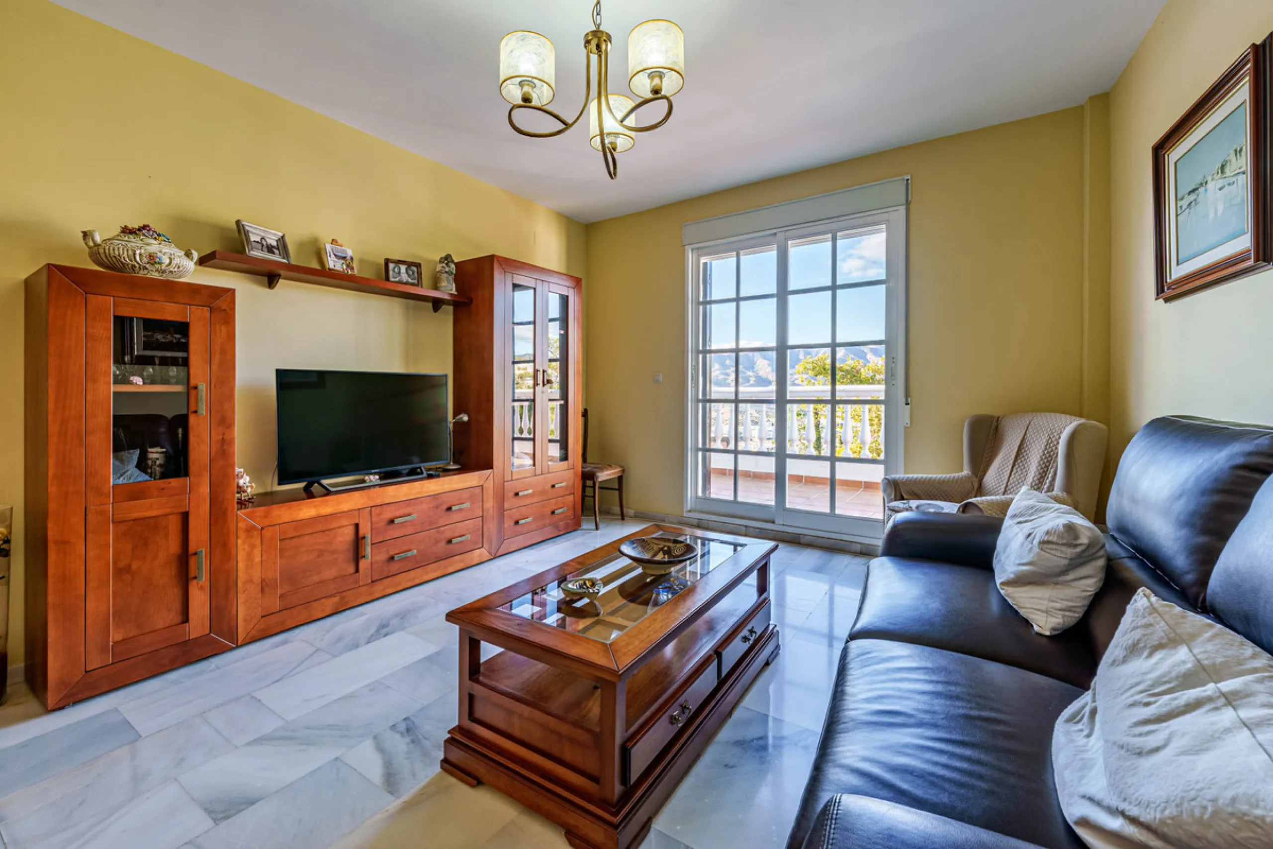 House - Detached Villa в продаже в Ciudad Jardín, Málaga. В доме 3 спален и 2 ванных комнат. Площадь дома 336 м². Площадь участка 533 м²