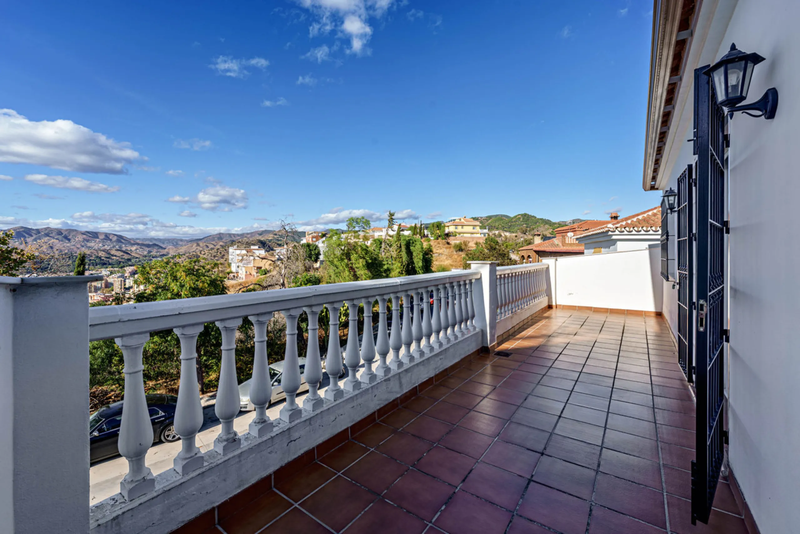 House - Detached Villa в продаже в Ciudad Jardín, Málaga. В доме 3 спален и 2 ванных комнат. Площадь дома 336 м². Площадь участка 533 м²