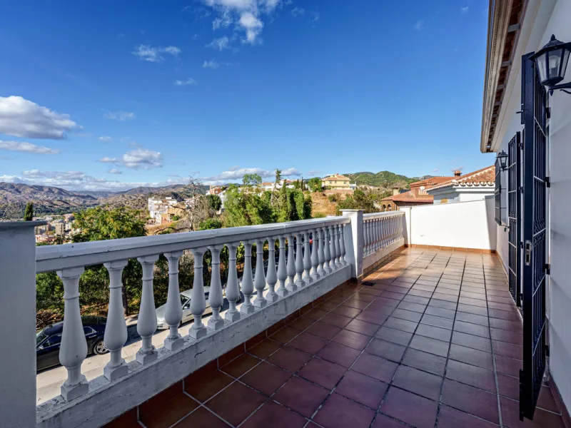 House - Detached Villa в продаже в Ciudad Jardín, Málaga. В доме 3 спален и 2 ванных комнат. Площадь дома 336 м². Площадь участка 533 м²