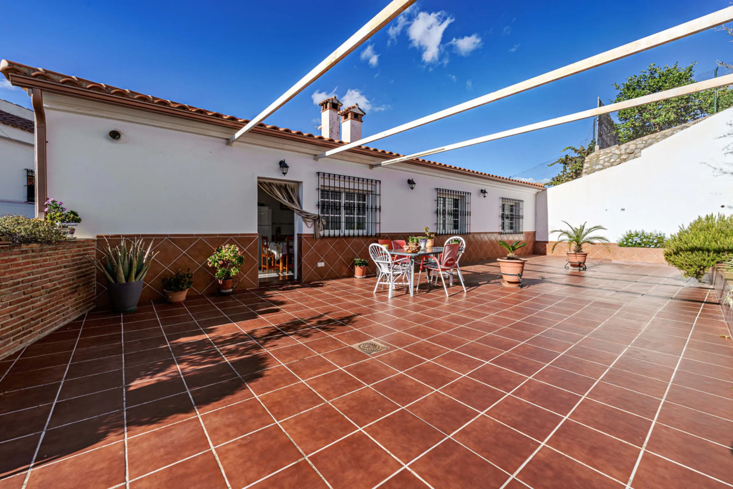 House - Detached Villa в продаже в Ciudad Jardín, Málaga. В доме 3 спален и 2 ванных комнат. Площадь дома 336 м². Площадь участка 533 м²