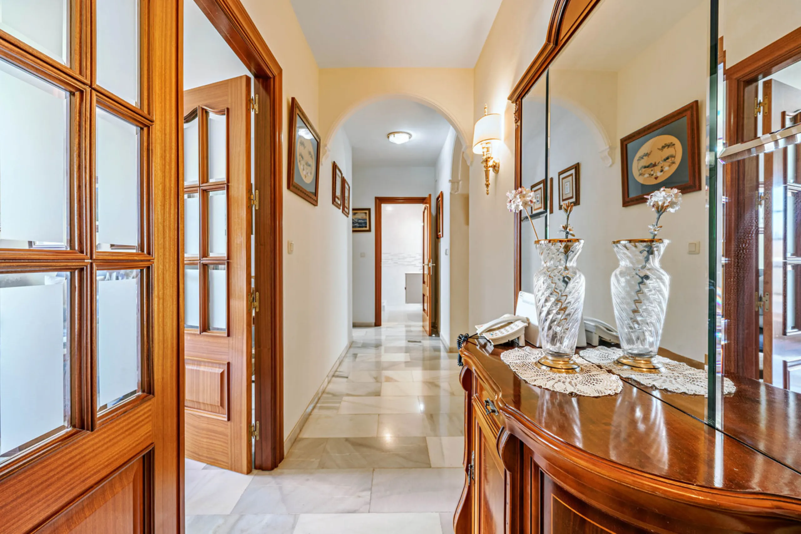 House - Detached Villa в продаже в Ciudad Jardín, Málaga. В доме 3 спален и 2 ванных комнат. Площадь дома 336 м². Площадь участка 533 м²