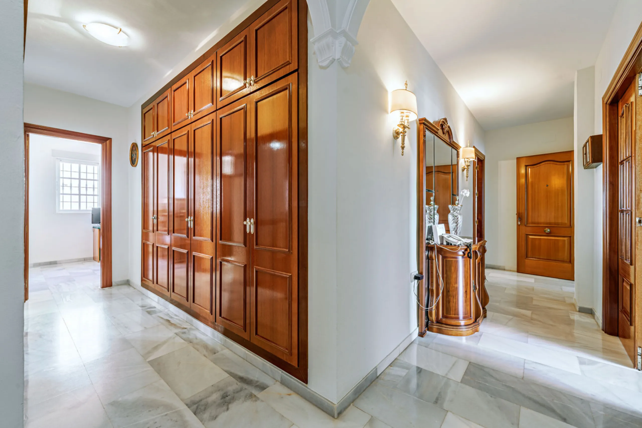 House - Detached Villa в продаже в Ciudad Jardín, Málaga. В доме 3 спален и 2 ванных комнат. Площадь дома 336 м². Площадь участка 533 м²