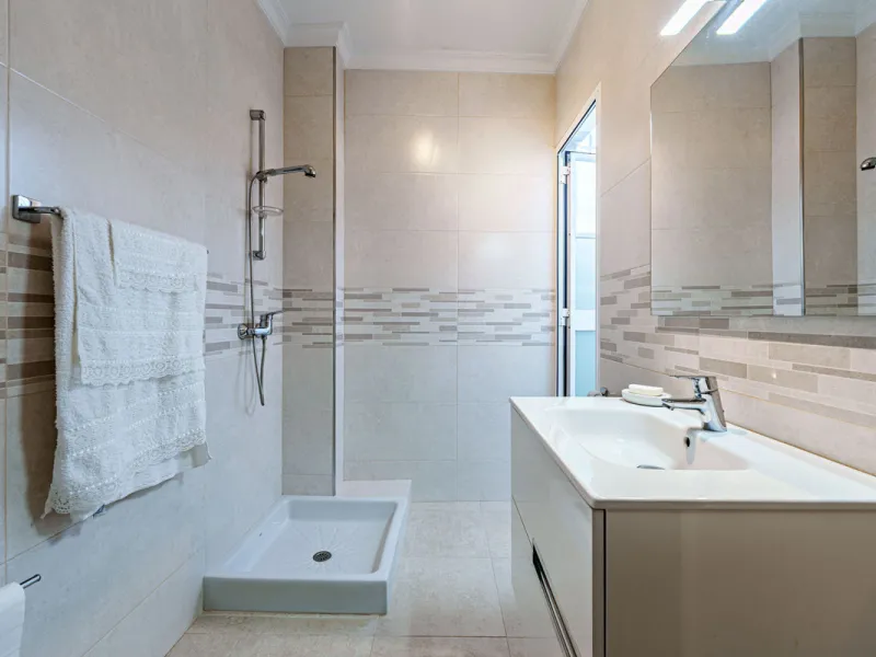 House - Detached Villa в продаже в Ciudad Jardín, Málaga. В доме 3 спален и 2 ванных комнат. Площадь дома 336 м². Площадь участка 533 м²