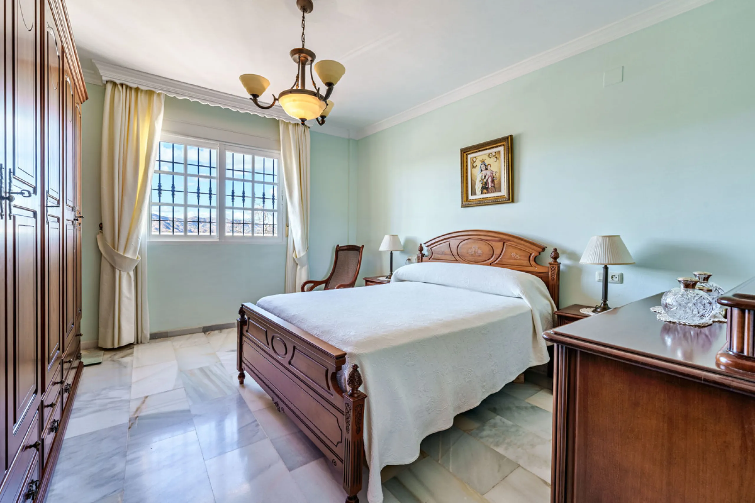House - Detached Villa в продаже в Ciudad Jardín, Málaga. В доме 3 спален и 2 ванных комнат. Площадь дома 336 м². Площадь участка 533 м²