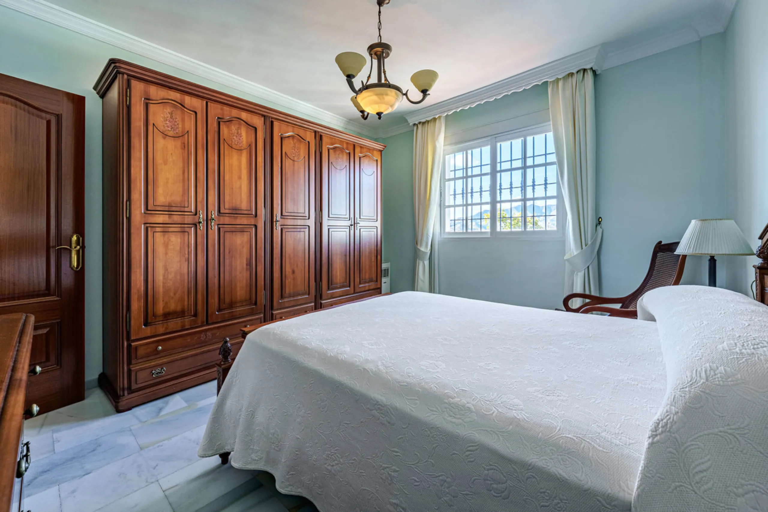 House - Detached Villa в продаже в Ciudad Jardín, Málaga. В доме 3 спален и 2 ванных комнат. Площадь дома 336 м². Площадь участка 533 м²