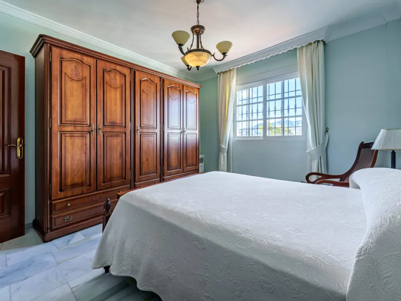 House - Detached Villa в продаже в Ciudad Jardín, Málaga. В доме 3 спален и 2 ванных комнат. Площадь дома 336 м². Площадь участка 533 м²