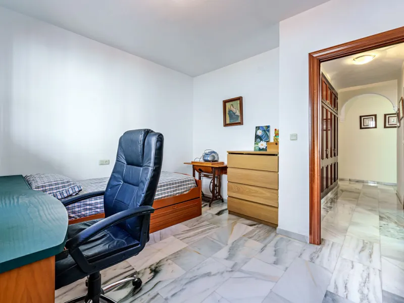 House - Detached Villa в продаже в Ciudad Jardín, Málaga. В доме 3 спален и 2 ванных комнат. Площадь дома 336 м². Площадь участка 533 м²