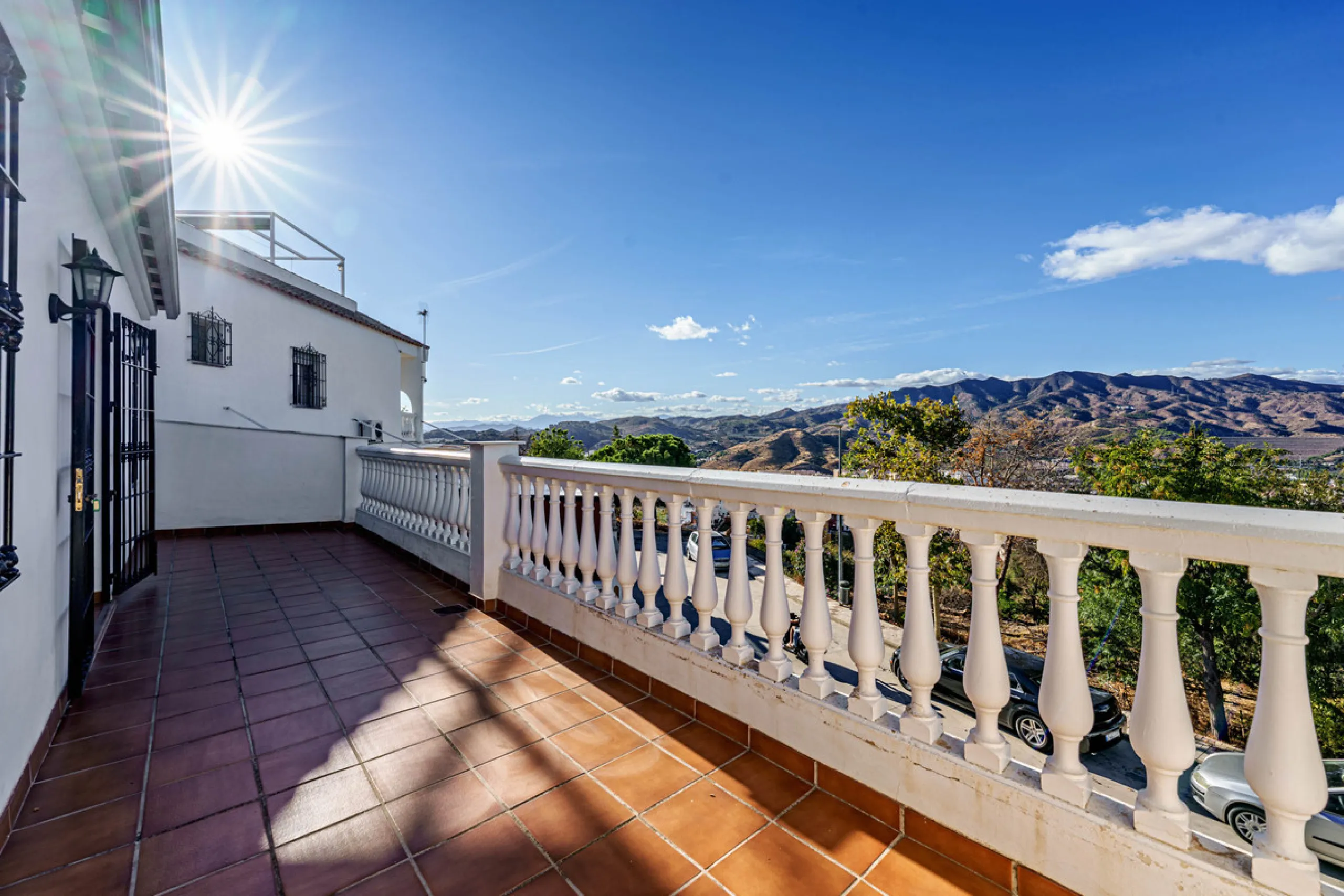 House - Detached Villa в продаже в Ciudad Jardín, Málaga. В доме 3 спален и 2 ванных комнат. Площадь дома 336 м². Площадь участка 533 м²