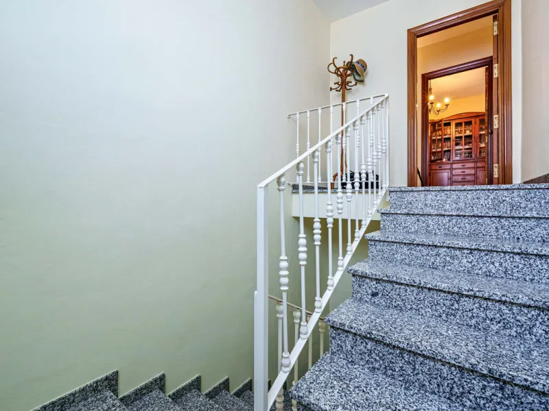 House - Detached Villa в продаже в Ciudad Jardín, Málaga. В доме 3 спален и 2 ванных комнат. Площадь дома 336 м². Площадь участка 533 м²