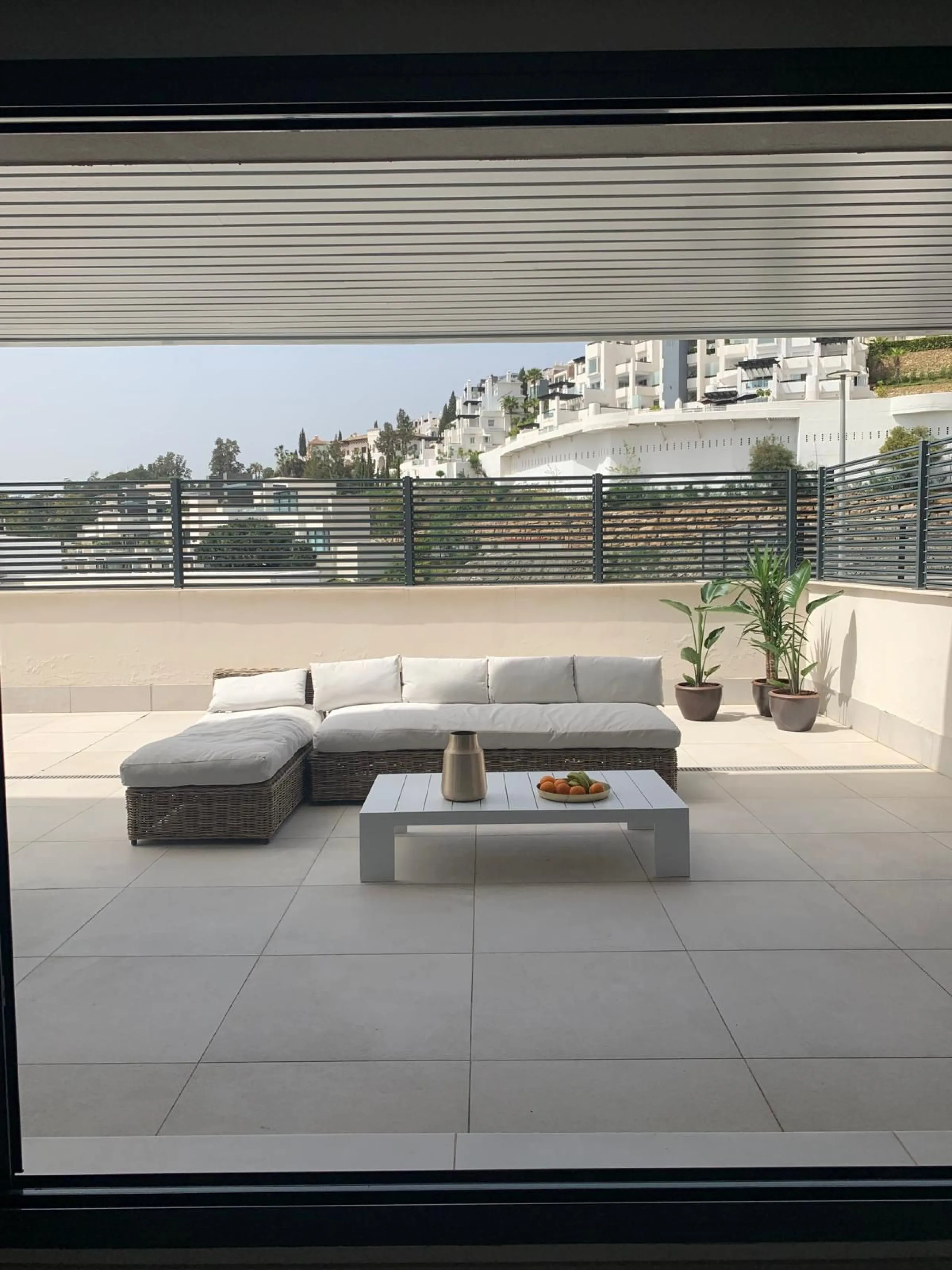 Contemporary Apartment with Exceptional 100 m² Terrace & Sea Views – Benahavís / Marbella