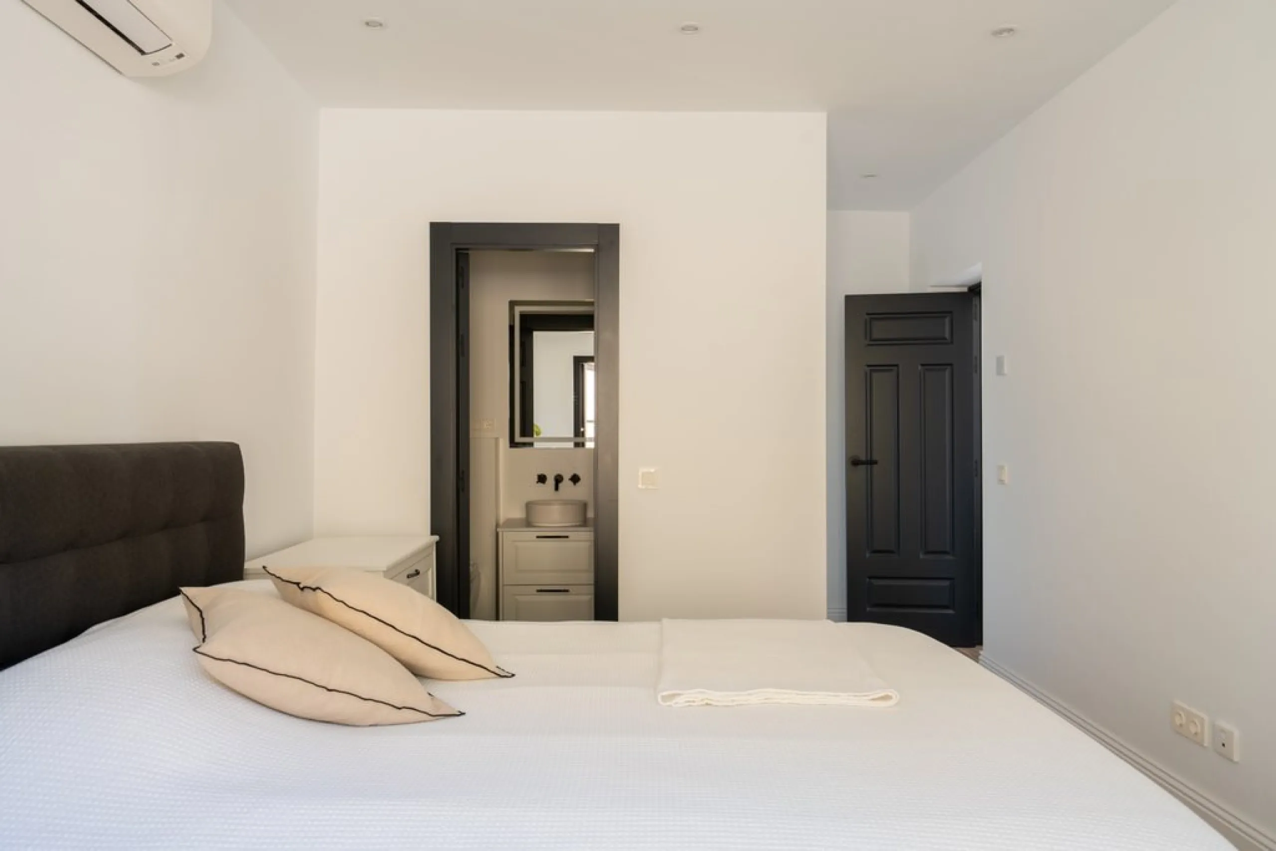 House - Finca - Cortijo в продаже в Casares, Málaga. В доме 5 спален и 5 ванных комнат. Площадь дома 280 м². Площадь участка 4044 м²