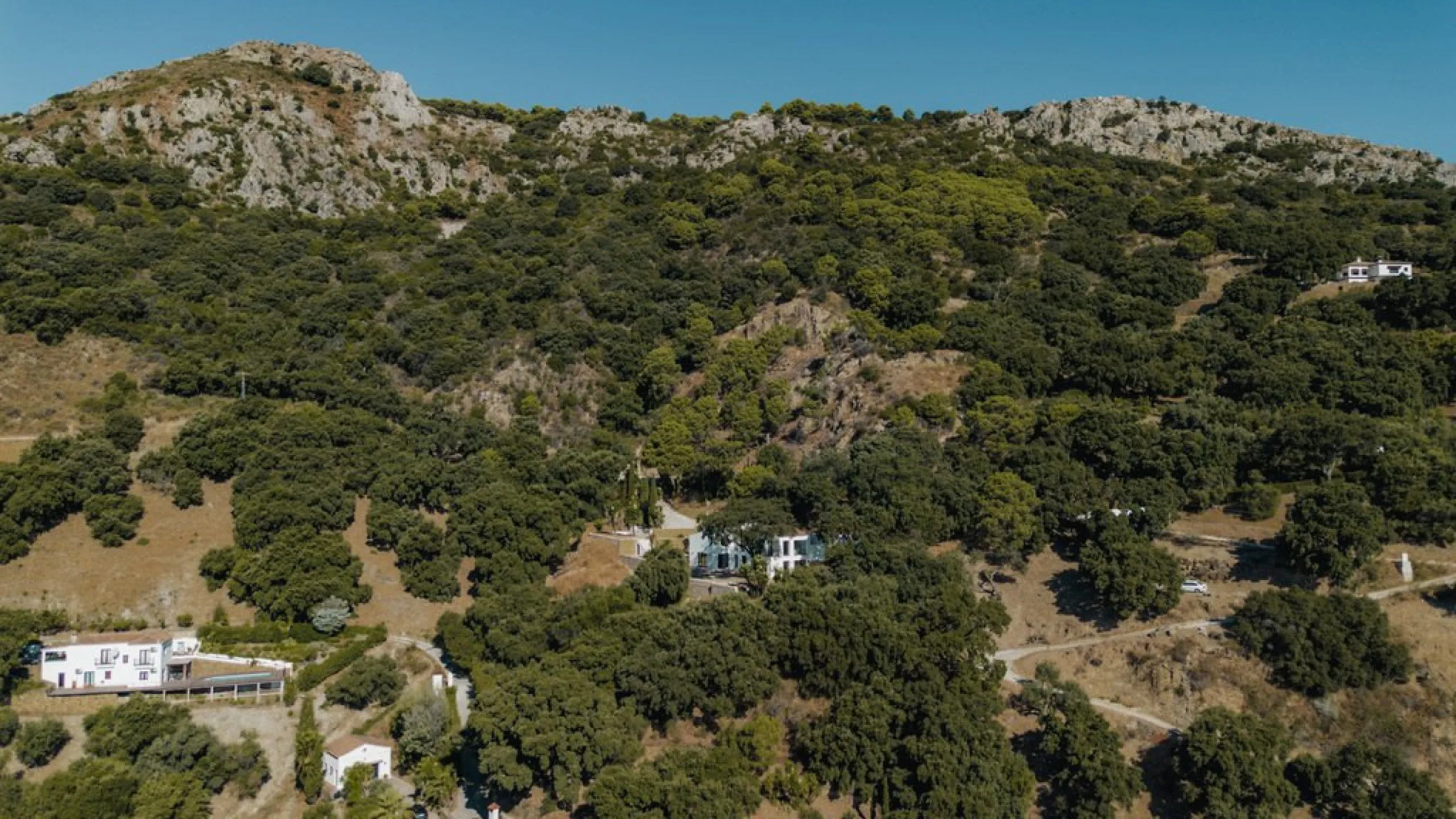 House - Finca - Cortijo в продаже в Casares, Málaga. В доме 5 спален и 5 ванных комнат. Площадь дома 280 м². Площадь участка 4044 м²