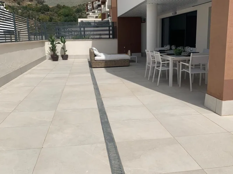 Contemporary Apartment with Exceptional 100 m² Terrace & Sea Views – Benahavís / Marbella
