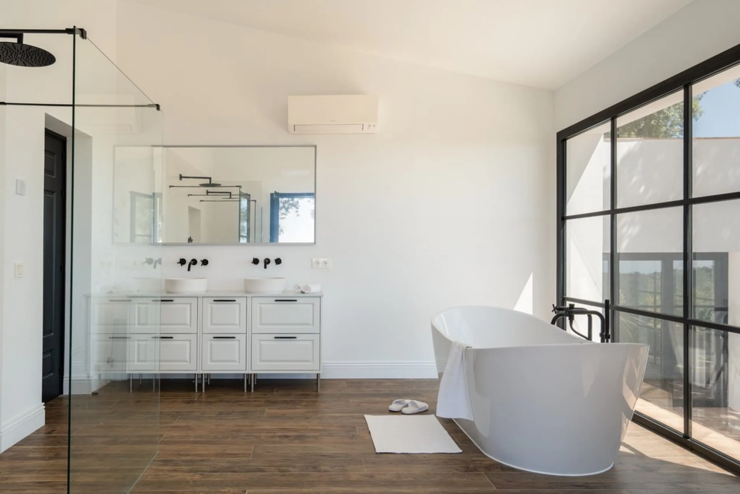 House - Finca - Cortijo в продаже в Casares, Málaga. В доме 5 спален и 5 ванных комнат. Площадь дома 280 м². Площадь участка 4044 м²