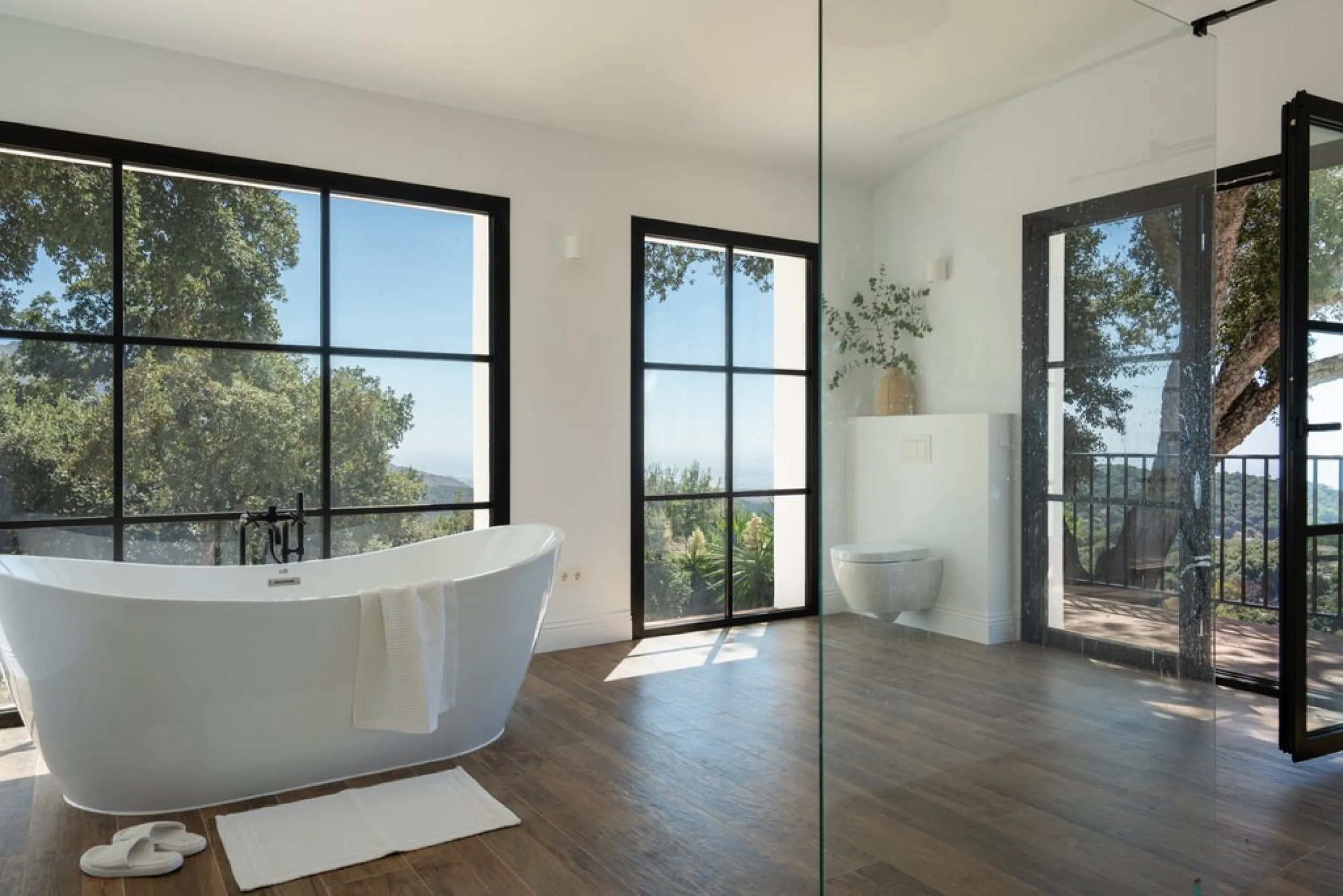 House - Finca - Cortijo в продаже в Casares, Málaga. В доме 5 спален и 5 ванных комнат. Площадь дома 280 м². Площадь участка 4044 м²