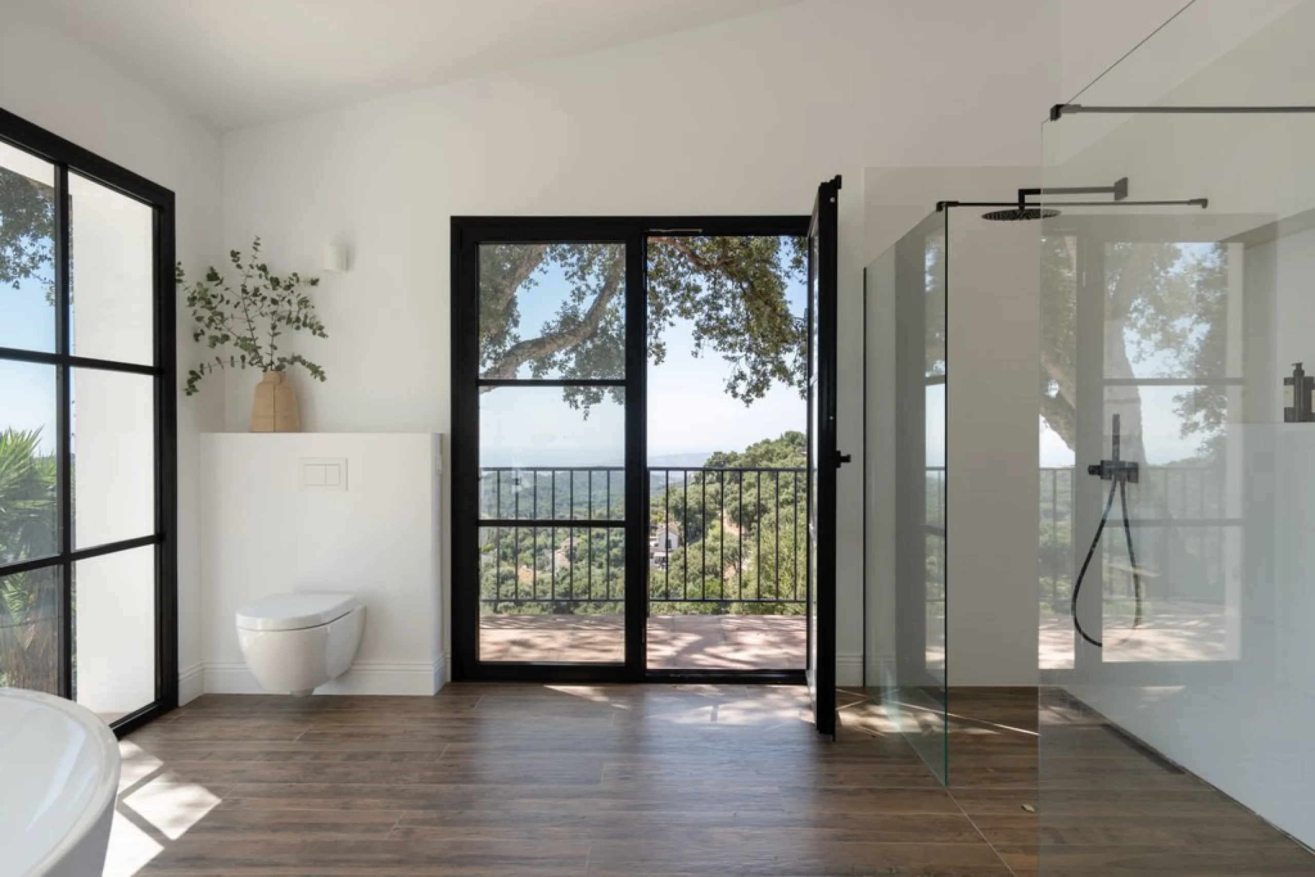 House - Finca - Cortijo в продаже в Casares, Málaga. В доме 5 спален и 5 ванных комнат. Площадь дома 280 м². Площадь участка 4044 м²