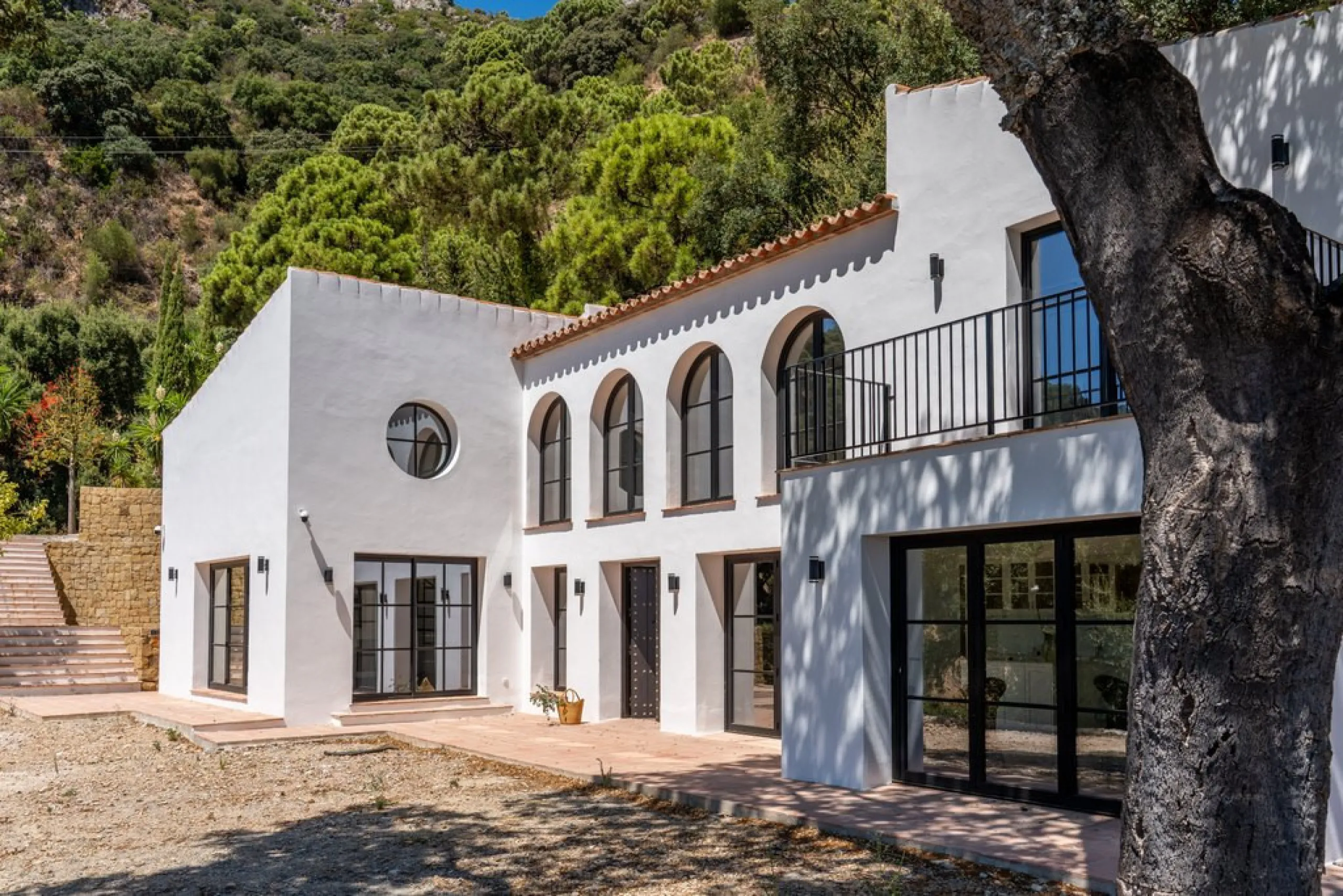 House - Finca - Cortijo в продаже в Casares, Málaga. В доме 5 спален и 5 ванных комнат. Площадь дома 280 м². Площадь участка 4044 м²