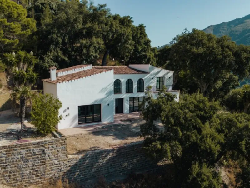 House - Finca - Cortijo в продаже в Casares, Málaga. В доме 5 спален и 5 ванных комнат. Площадь дома 280 м². Площадь участка 4044 м²