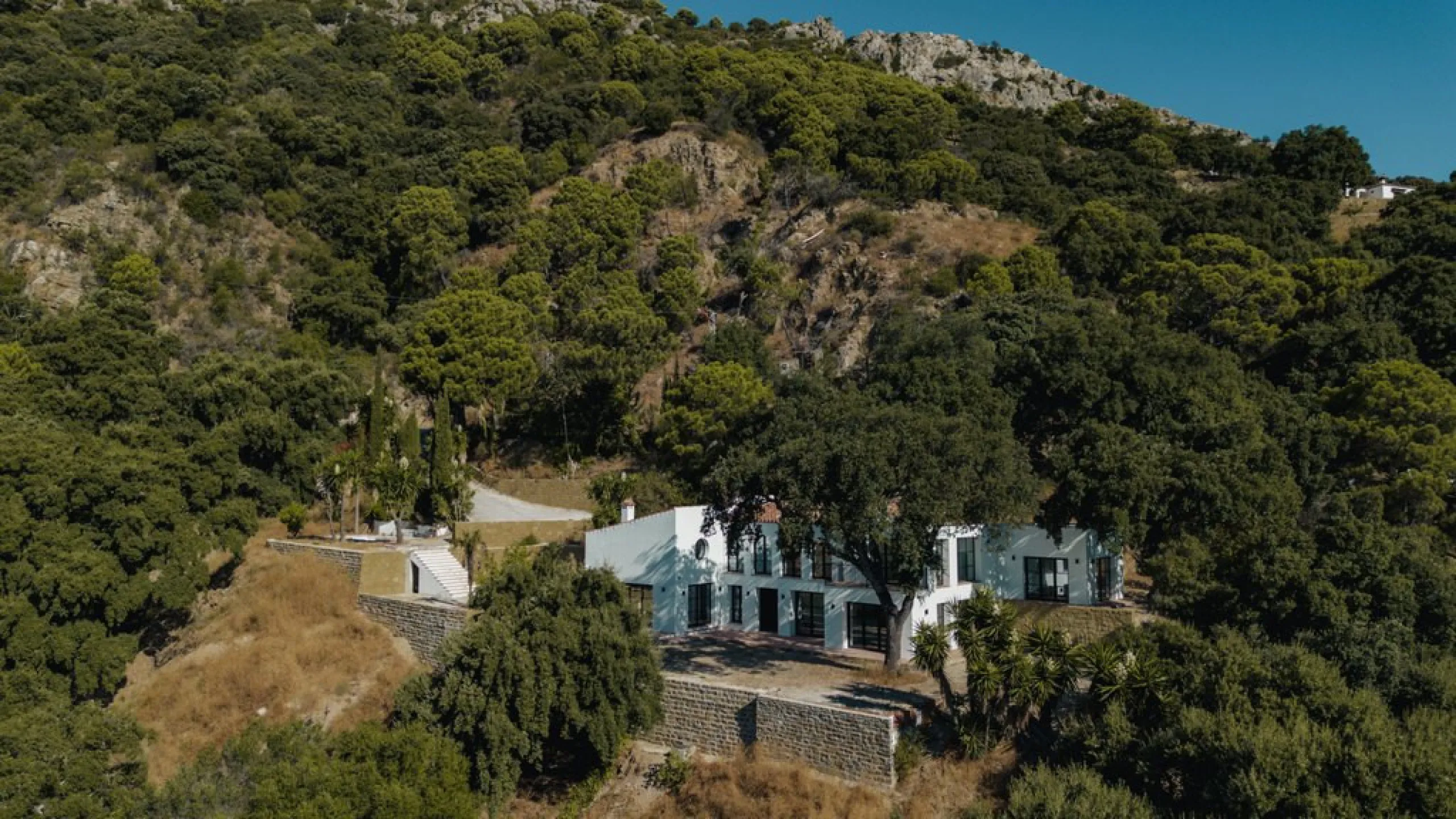 House - Finca - Cortijo в продаже в Casares, Málaga. В доме 5 спален и 5 ванных комнат. Площадь дома 280 м². Площадь участка 4044 м²