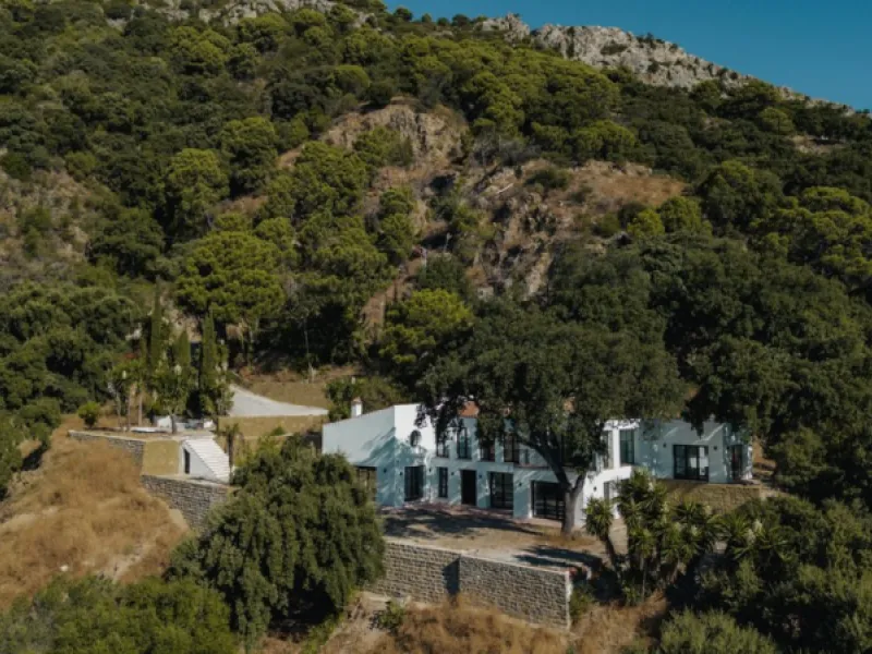 House - Finca - Cortijo в продаже в Casares, Málaga. В доме 5 спален и 5 ванных комнат. Площадь дома 280 м². Площадь участка 4044 м²