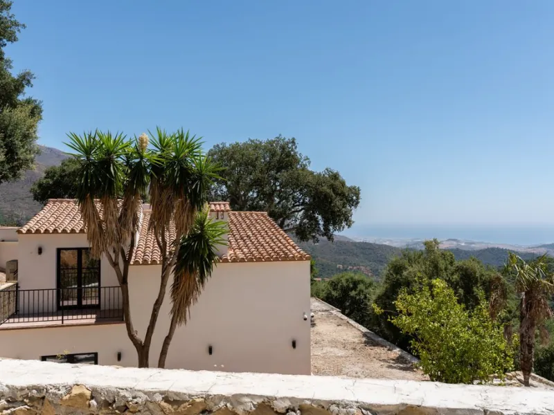 House - Finca - Cortijo в продаже в Casares, Málaga. В доме 5 спален и 5 ванных комнат. Площадь дома 280 м². Площадь участка 4044 м²