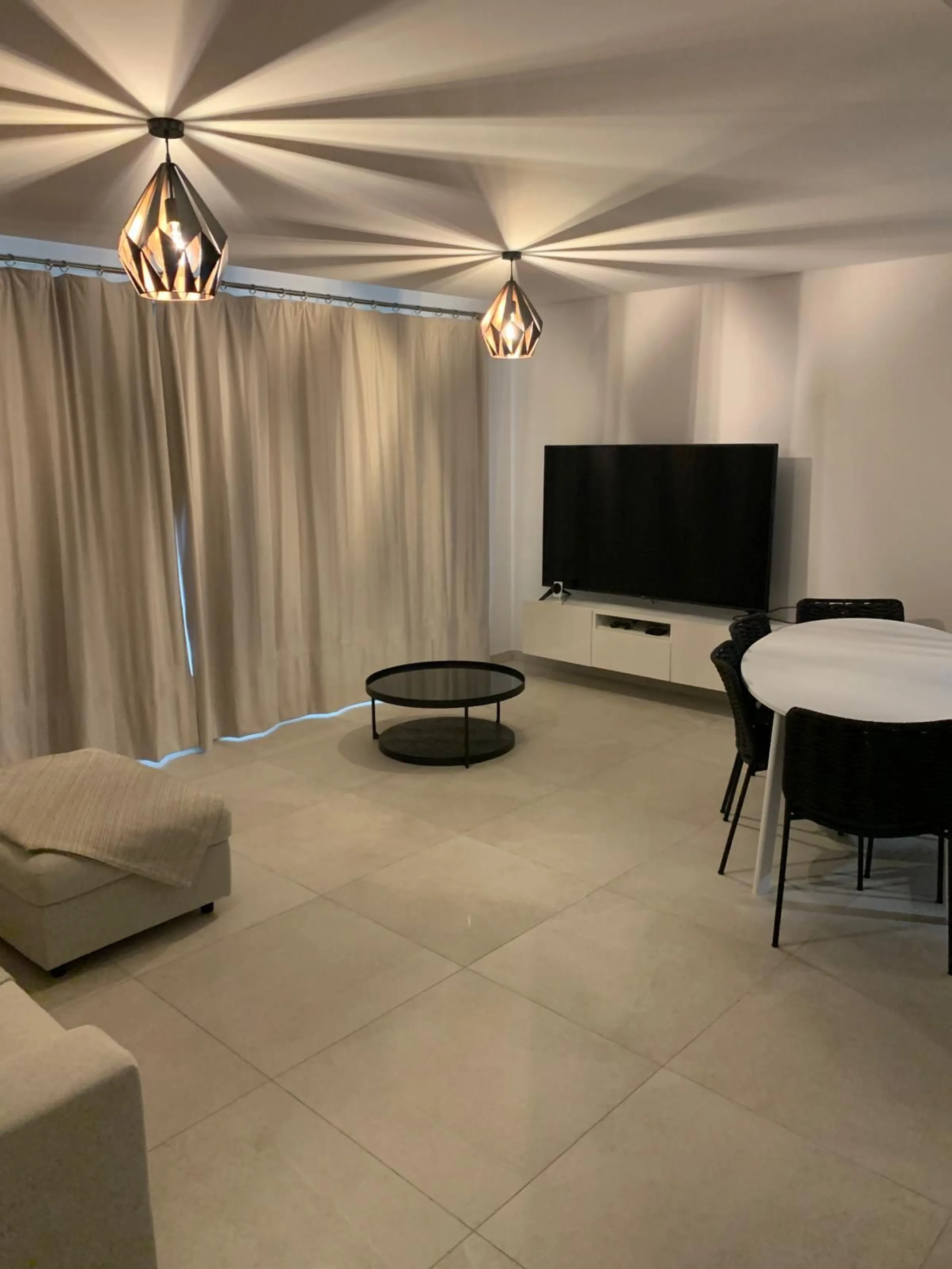 Contemporary Apartment with Exceptional 100 m² Terrace & Sea Views – Benahavís / Marbella