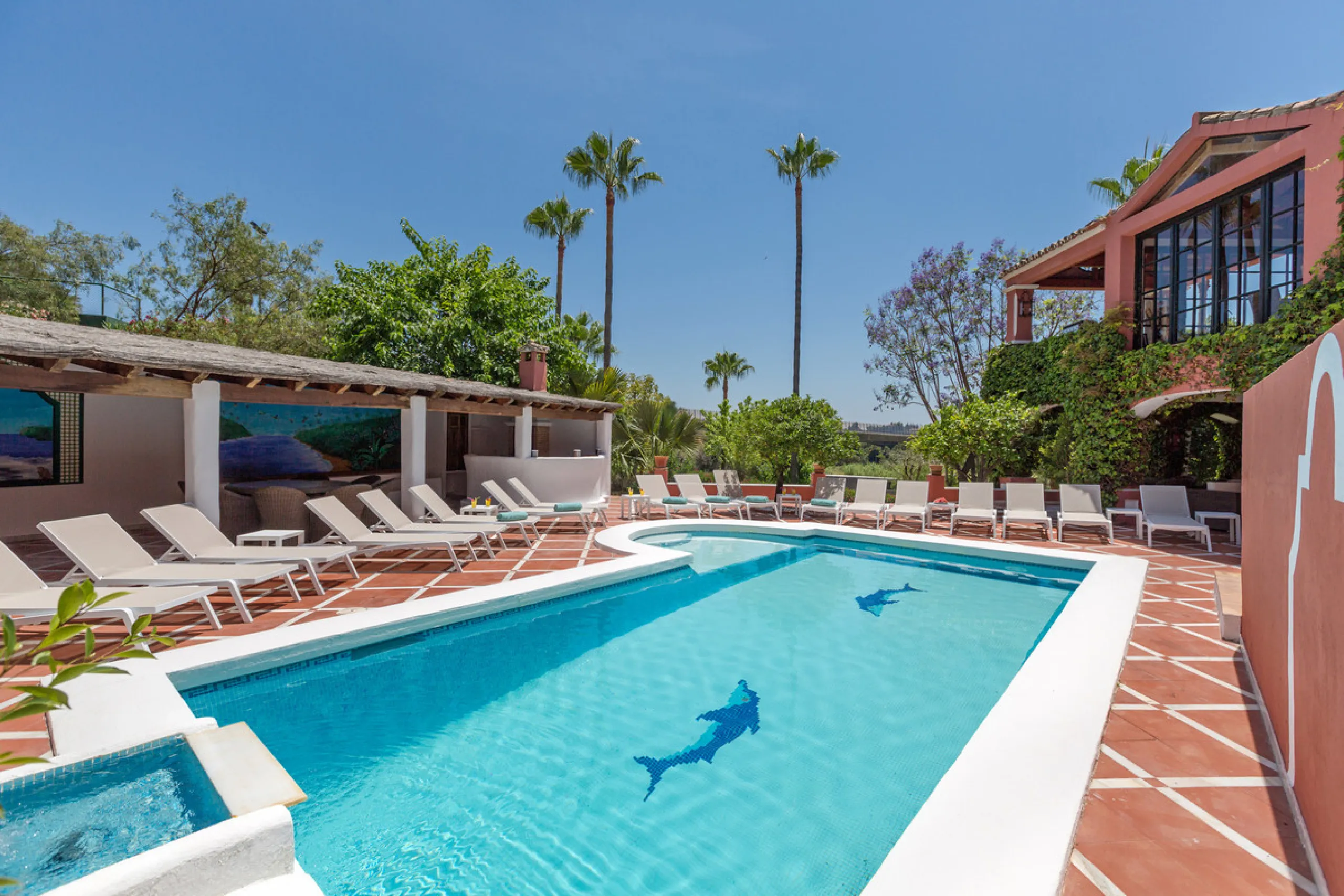 House - Detached Villa в продаже в Benahavís, Málaga. В доме 12 спален и 10 ванных комнат. Площадь дома 1058 м². Площадь участка 4899 м²