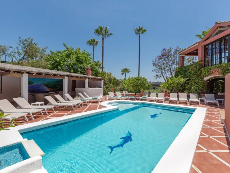 House - Detached Villa в продаже в Benahavís, Málaga. В доме 12 спален и 10 ванных комнат. Площадь дома 1058 м². Площадь участка 4899 м²