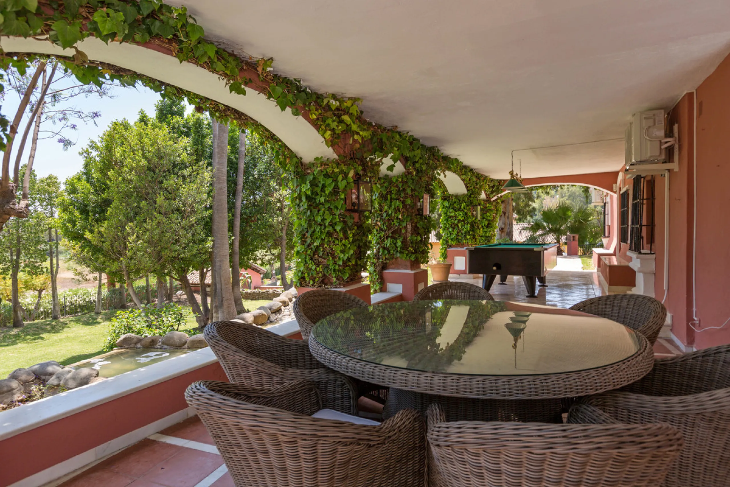 House - Detached Villa в продаже в Benahavís, Málaga. В доме 12 спален и 10 ванных комнат. Площадь дома 1058 м². Площадь участка 4899 м²