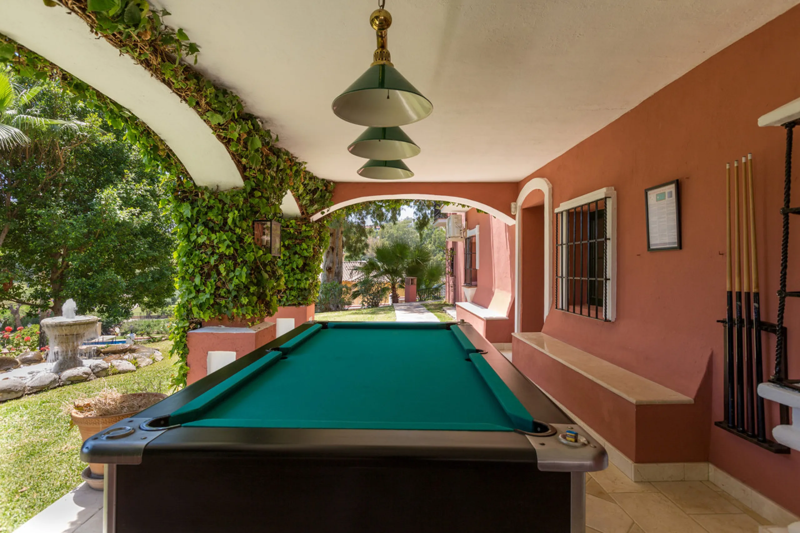 House - Detached Villa в продаже в Benahavís, Málaga. В доме 12 спален и 10 ванных комнат. Площадь дома 1058 м². Площадь участка 4899 м²