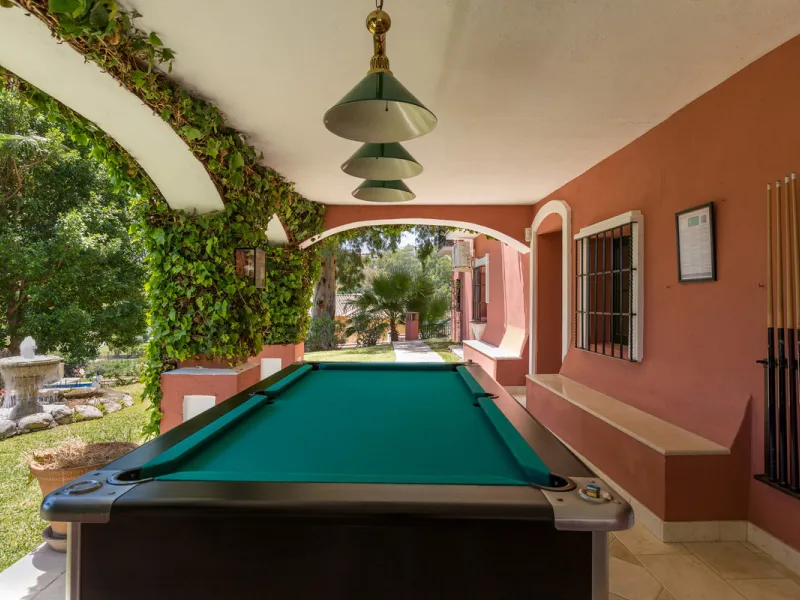 House - Detached Villa в продаже в Benahavís, Málaga. В доме 12 спален и 10 ванных комнат. Площадь дома 1058 м². Площадь участка 4899 м²