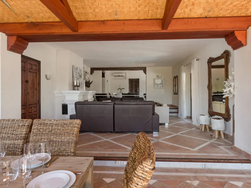 House - Detached Villa в продаже в Benahavís, Málaga. В доме 12 спален и 10 ванных комнат. Площадь дома 1058 м². Площадь участка 4899 м²