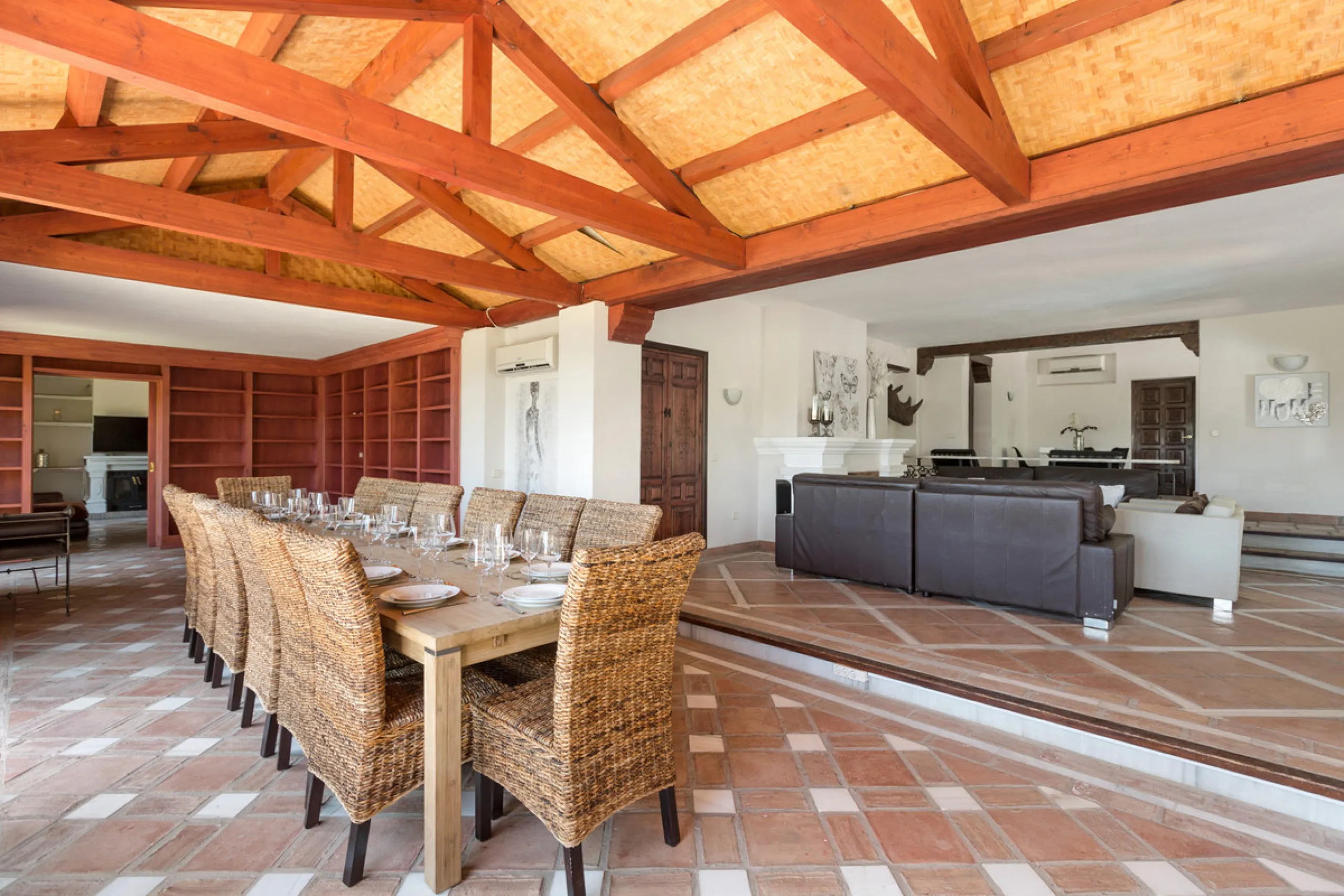 House - Detached Villa в продаже в Benahavís, Málaga. В доме 12 спален и 10 ванных комнат. Площадь дома 1058 м². Площадь участка 4899 м²