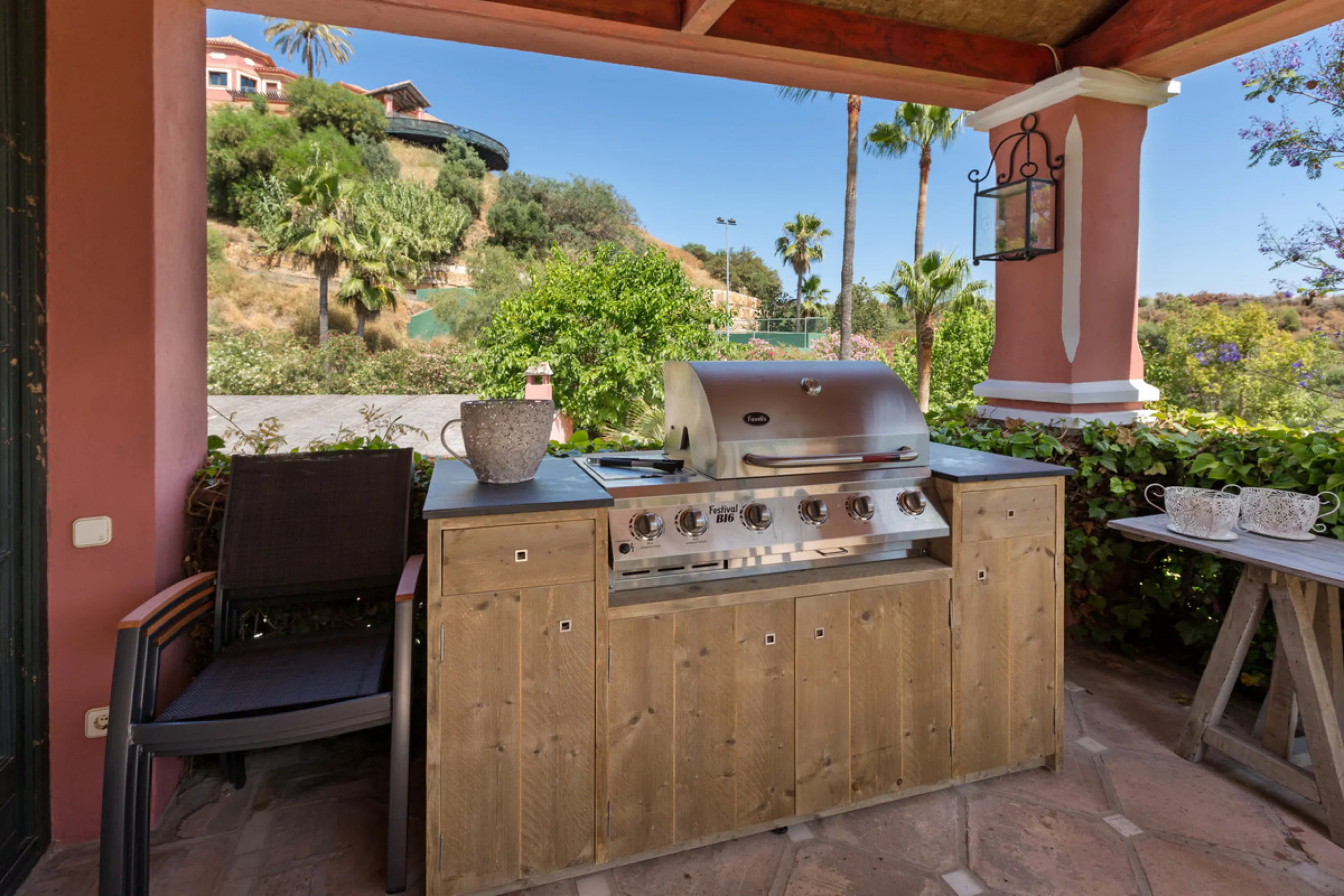 House - Detached Villa в продаже в Benahavís, Málaga. В доме 12 спален и 10 ванных комнат. Площадь дома 1058 м². Площадь участка 4899 м²