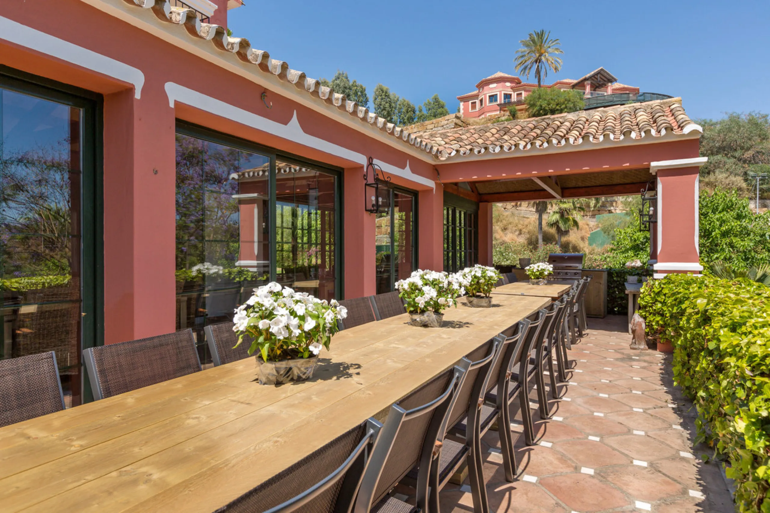 House - Detached Villa в продаже в Benahavís, Málaga. В доме 12 спален и 10 ванных комнат. Площадь дома 1058 м². Площадь участка 4899 м²