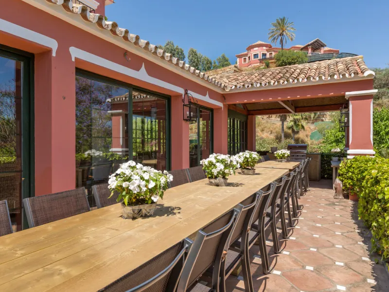 House - Detached Villa в продаже в Benahavís, Málaga. В доме 12 спален и 10 ванных комнат. Площадь дома 1058 м². Площадь участка 4899 м²