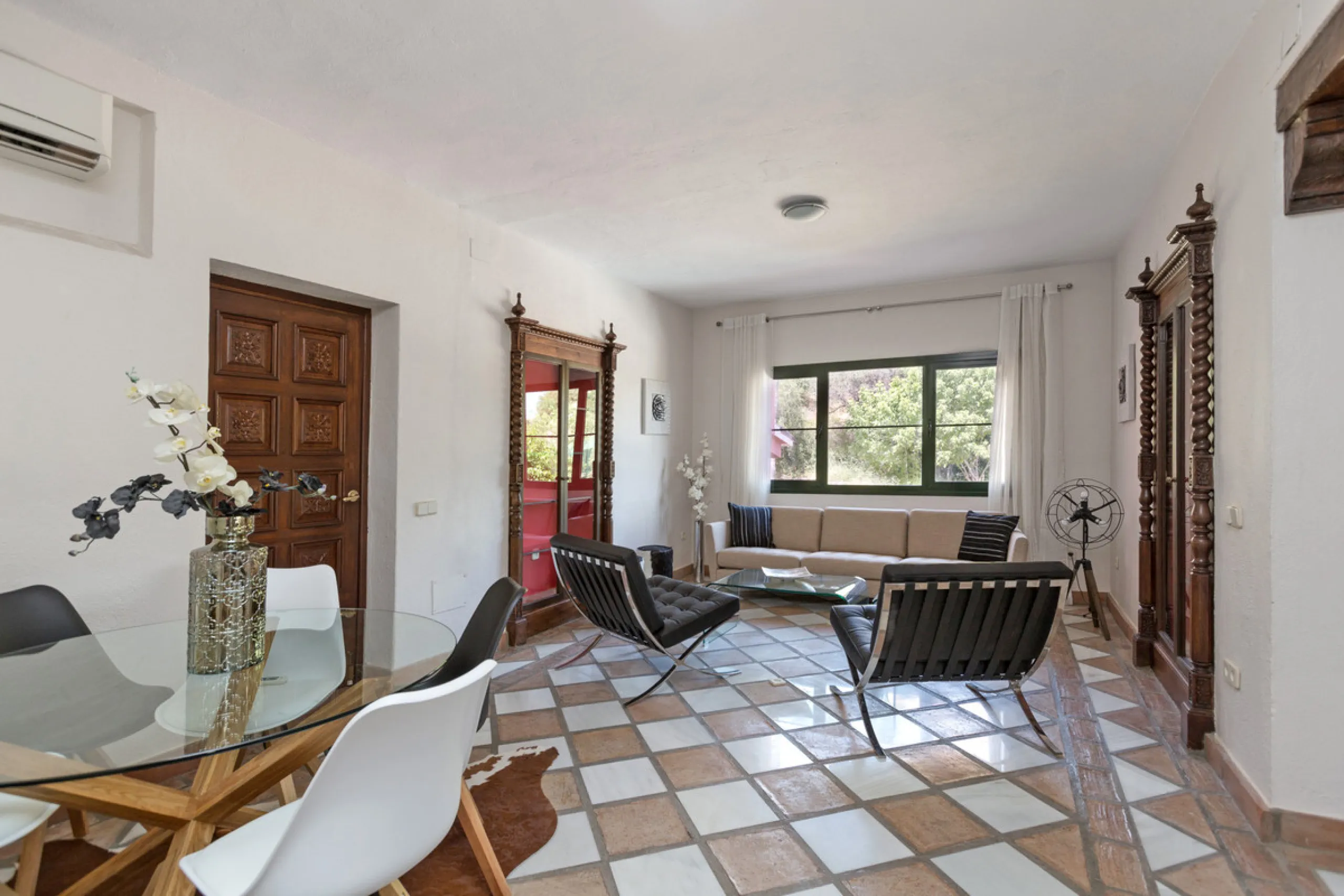 House - Detached Villa в продаже в Benahavís, Málaga. В доме 12 спален и 10 ванных комнат. Площадь дома 1058 м². Площадь участка 4899 м²